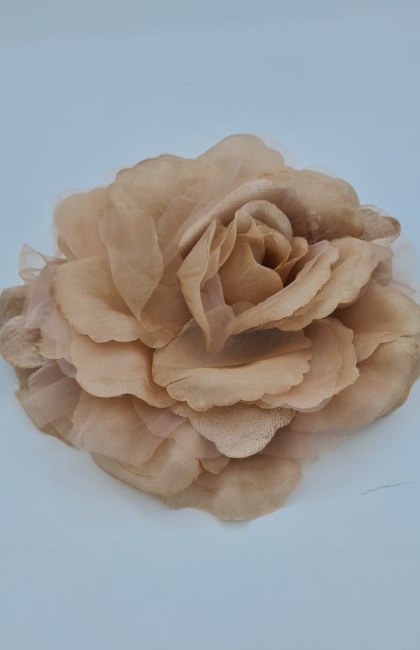 flor broche nude