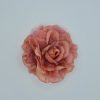 flor broche rosa empolvado