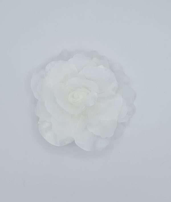 flor broche blanco