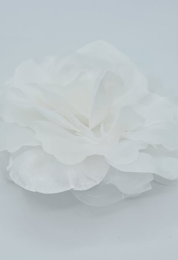 flor broche blanco