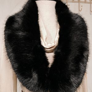 Cuello negro de pelo